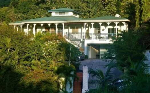 Large property for sale in Cascade
